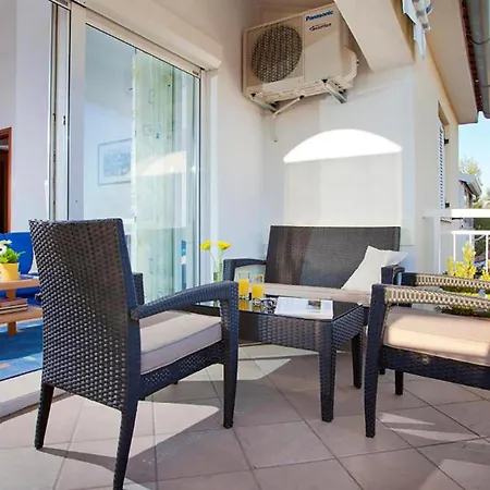 In Vabriga With House Sea View Apartamento